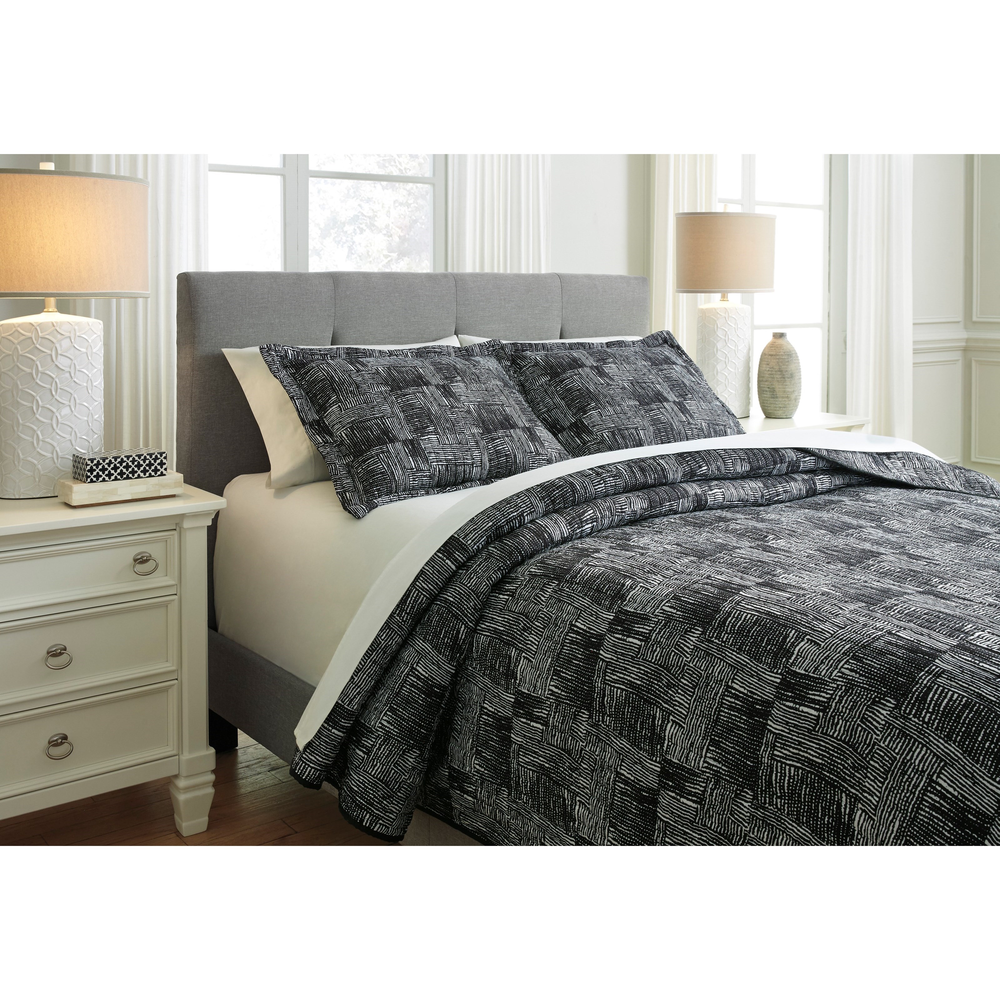 Signature Design by Ashley Bedding Sets Queen Jabesh Black Quilt Set